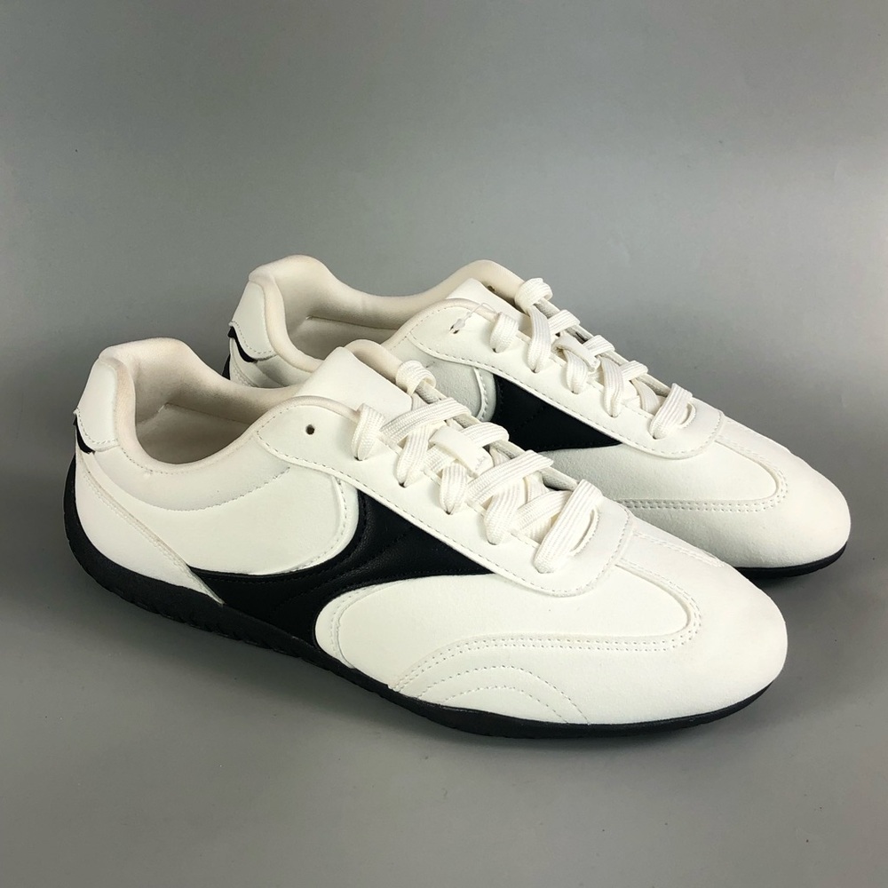 Avia White and Black Women's Faux Suede Lifestyle Sneakers Size